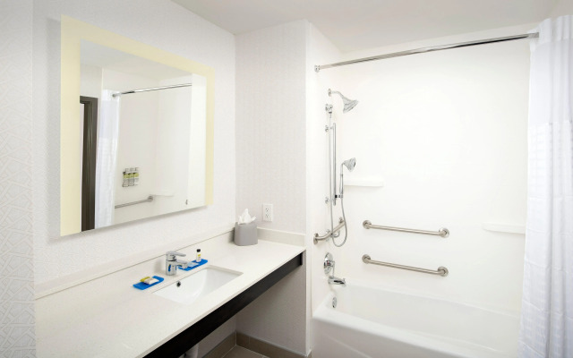 Holiday Inn Express & Suites Kingsland I-95-Naval Base Area by IHG