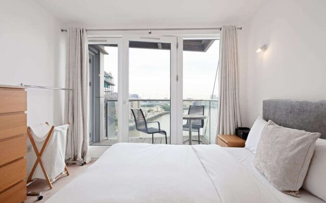 Lovely 1bed W/balcony on the River Thames