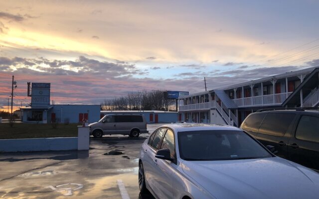 New Sea Breeze Motel
