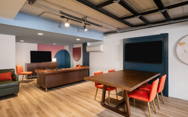 voco College Station Aggieland by IHG