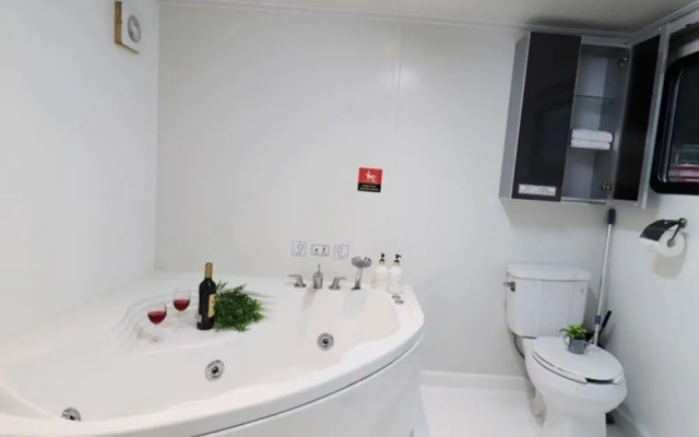 Pohang Guryongpo Uni's Bada Caravan