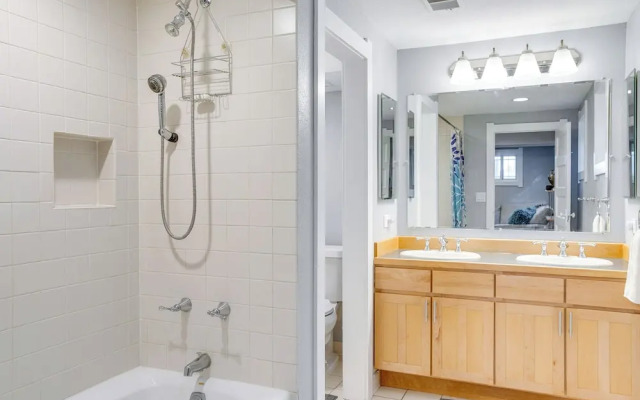 < 1 Mi to Washington Park: Denver Vacation Rental