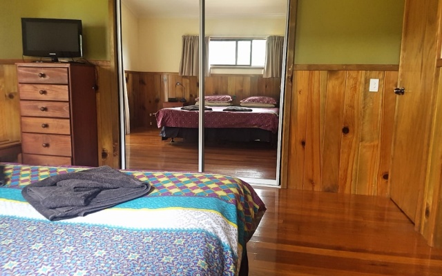 Tau Gardens – Guest Rooms – Burnt Pine