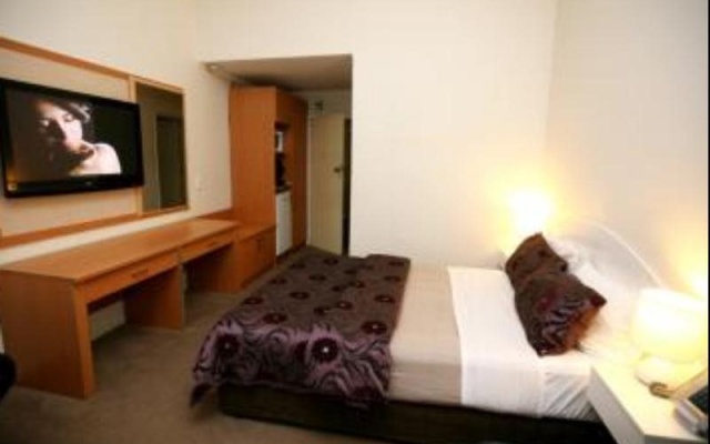 Auckland Airport Pacific Inn – Guest Rooms – Mangere