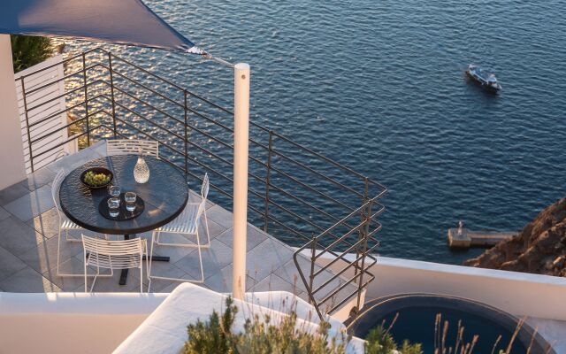 Porto Fira Suites