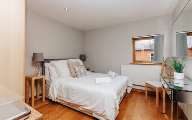 The Herringbone - 3 Bed With Parking Pet Friendly