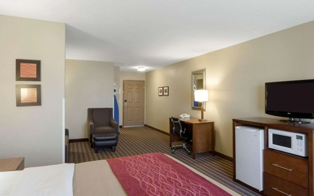 Comfort Inn & Suites Fayetteville - University Area