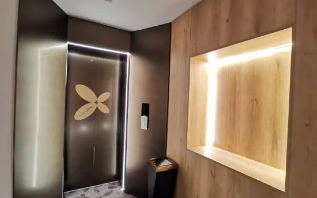 Aijudie Design Hotel (Haicheng Railway Station Darunfa)
