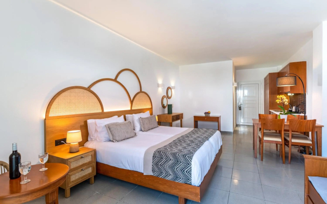 Delfina Art Hotel
