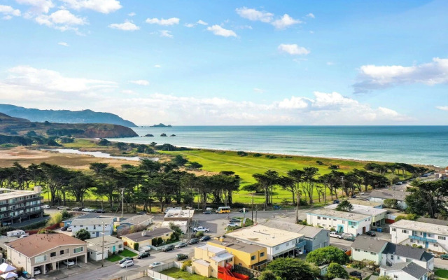 Spacious 5BR Retreat 8 Beds Beach & Golf