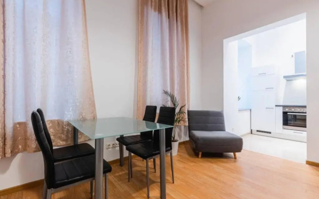 Family apartment next to Danube river