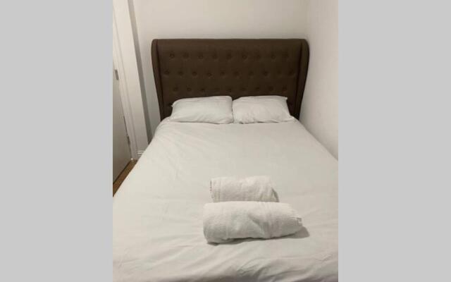 3 Bed Contemporary Crewe apartment