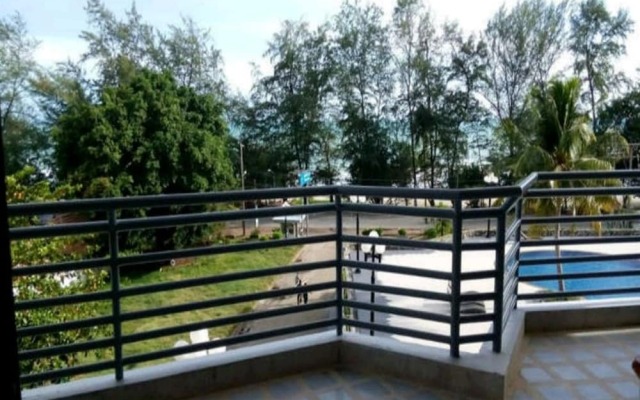 Rayong by Milanee