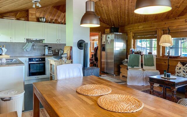 Nice Home in Stavang With 4 Bedrooms