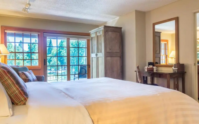 The Lodge at Riverside