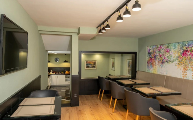 Elm Suite Hotel