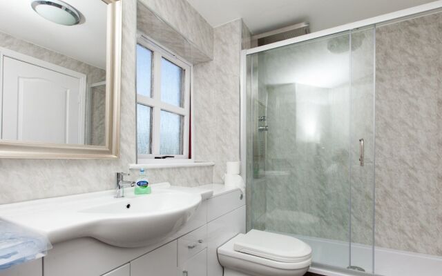 Lovely Upgraded Modern Flat in North Edinburgh