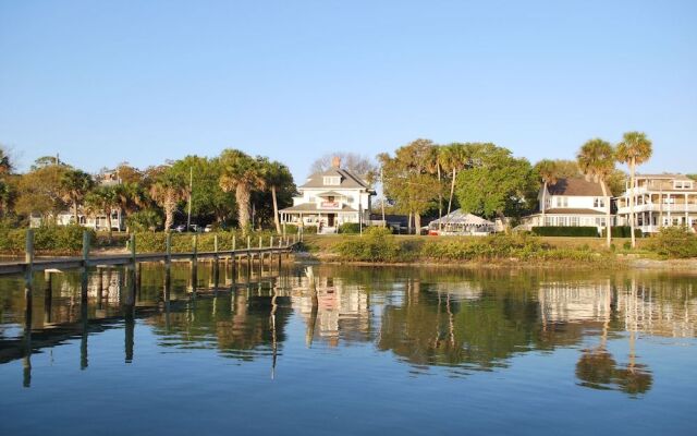 Night Swan Intracoastal B&B