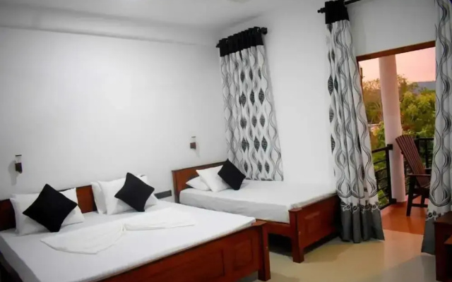 Blue Sky Hotel Yala