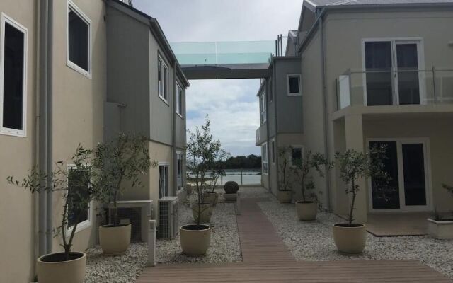 Southbound Escape at the Wharf