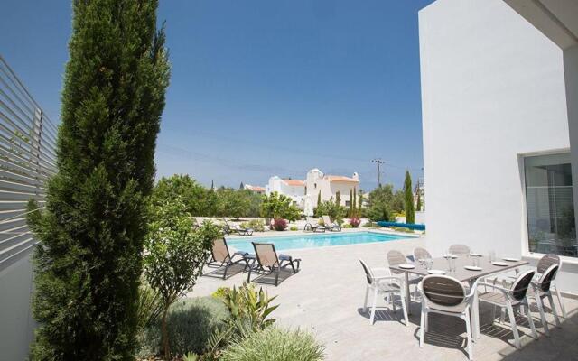 Villa Ochosto Helios - Beautiful 5 Bedroom Protaras Villa - Walking Distance to Fig Tree Bay Beach