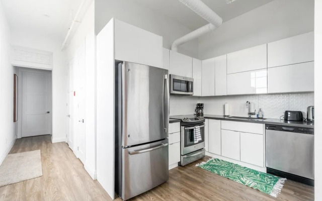 Grand 2Br Dundurn Loft Rooftop Terrace With Sunbeds Parking Gym