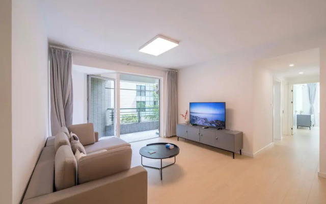 Tyms Stylish 3BR 2BA Apt Xujiahui Shops