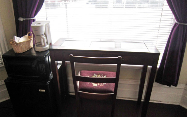 Spadina 11 Guesthouse