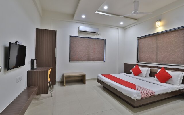 OYO 41737 Hotel Atithi