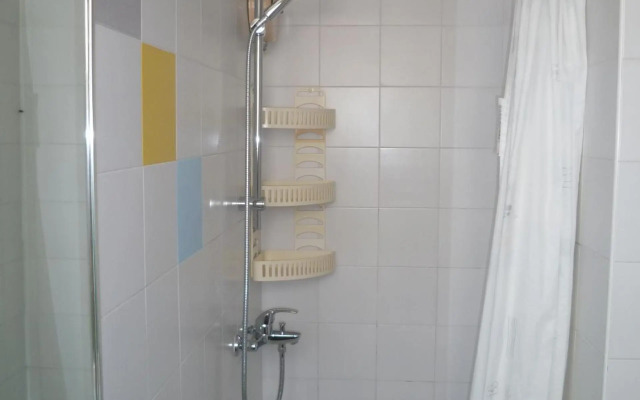 Homestay room with en suite private bathroom