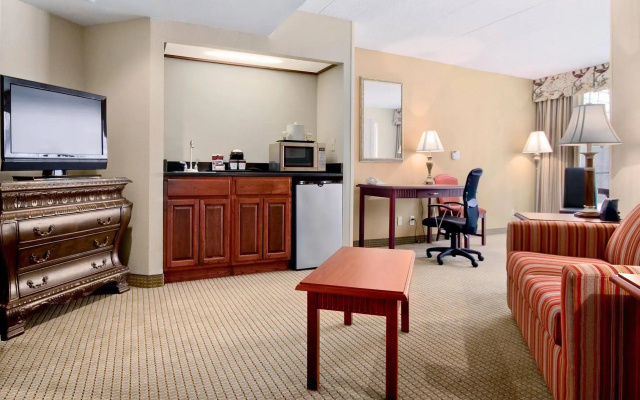 DoubleTree by Hilton Hotel Charlottesville