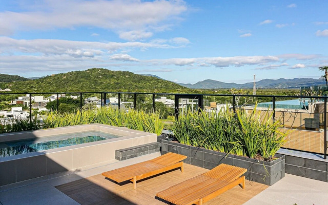 Apartment With/pool in Jurere Internacional Epc204