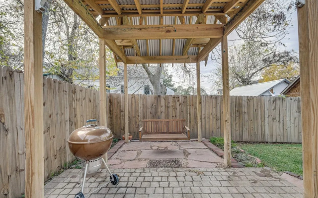 Brenham Rental w/ Deck & Yard < 1 Mi to Downtown!