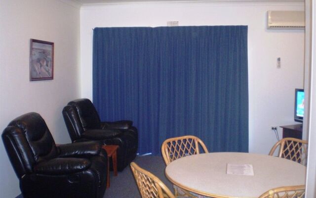 Ocean Spray Apartments Hotel