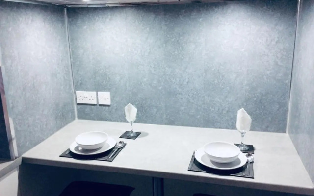 The Lion'S Den On Royal Street