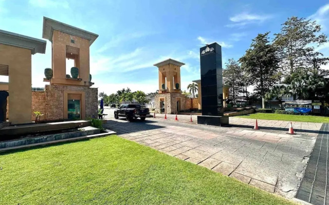 Tropical Luxury 4BR Pool Villa w Game Area