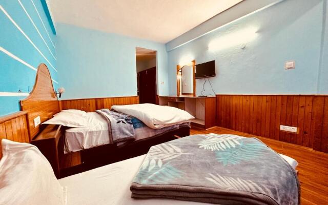 Hotel Daulat - Near Mall Road