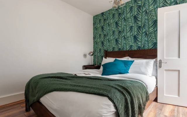 The South Kensington Mews - Lovely & Bright 5BDR Kensington Mews