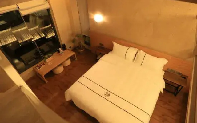 Guanlanting Homestay (Jianshui Zitao Street)