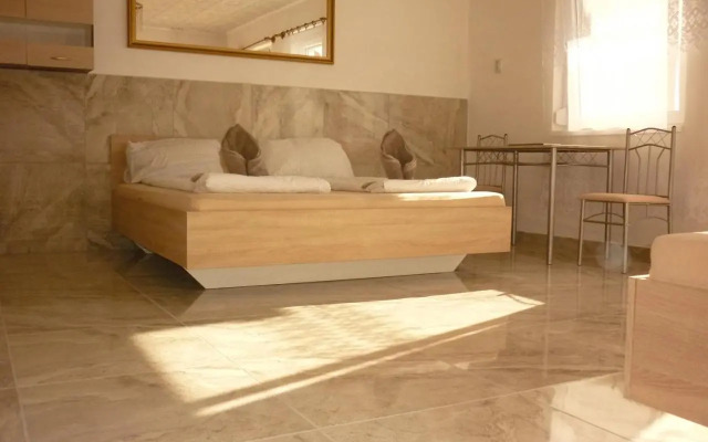 R1 Rolléder Apartman-ház