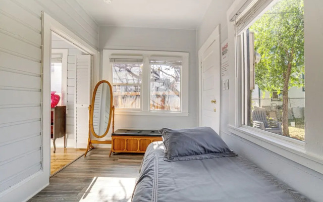 Walk to Midtown: Charming Reno Retreat