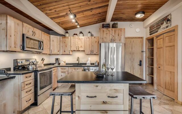 Laurelwood Condominiums Studio Premier Unit 309