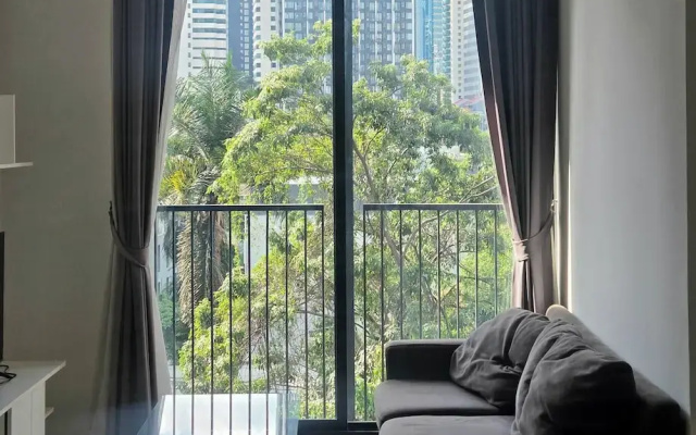 Charming 2 Bedroom Apartment in Heart of Phrom Phong