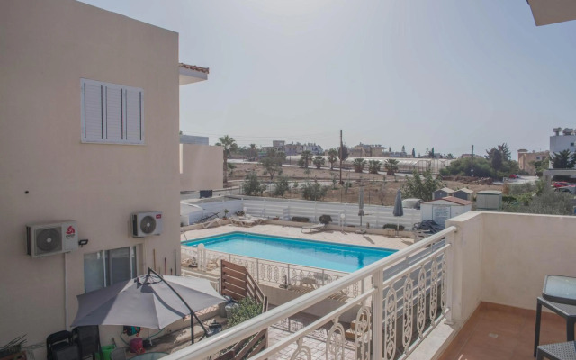 Renovated one bedroom apartment in Paphos with pool