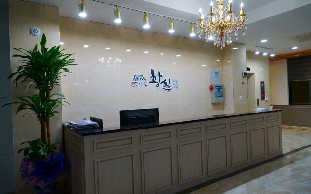 Hwangsil Tourist Hotel