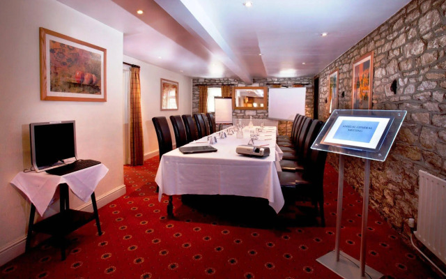 Pettifers Freehouse Hotel