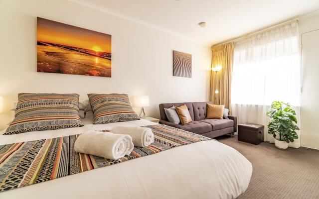 Ocean Sunset Glenelg Central Studio Apt