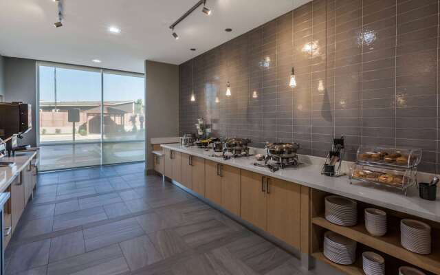 La Quinta Inn & Suites by Wyndham Houston East at Sheldon Rd