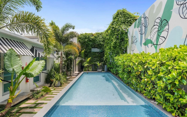 At Oceanpark Cocktail Bar AC Saltwater Pool