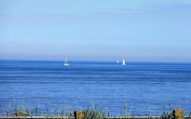 Benny's Beach House 1